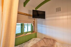 Shepherd's Hut in Devon by Scenic Lake