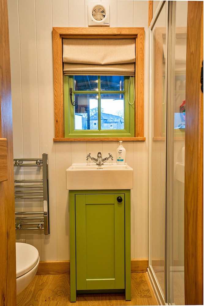 Shepherd's Hut in Devon by Scenic Lake