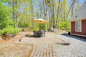 Lake Access & Pools: Sun-soaked Westford Cottage!