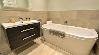 Elegant Apartment in Buxton, No Deposit