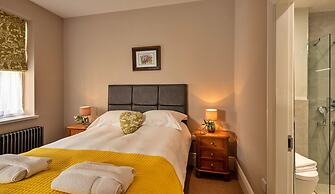Elegant Apartment in Buxton, No Deposit