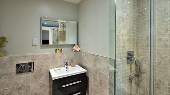 Elegant Apartment in Buxton, No Deposit