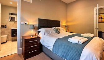 Elegant Apartment in Buxton, No Deposit