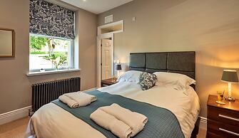Elegant Apartment in Buxton, No Deposit