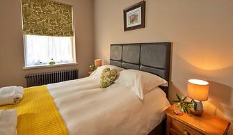 Elegant Apartment in Buxton, No Deposit