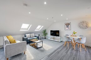 Newly Converted 3 Bed Apt. in Hounslow