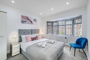 Newly Converted 3 Bed Apt. in Hounslow