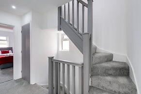 Newly Converted 3 Bed Apt. in Hounslow