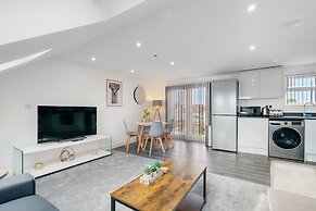 Newly Converted 3 Bed Apt. in Hounslow