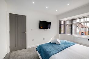 Newly Converted 3 Bed Apt. in Hounslow