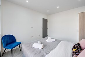 Newly Converted 3 Bed Apt. in Hounslow
