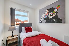 Newly Converted 3 Bed Apt. in Hounslow