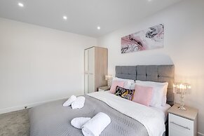 Newly Converted 3 Bed Apt. in Hounslow