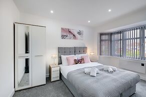 Newly Converted 3 Bed Apt. in Hounslow