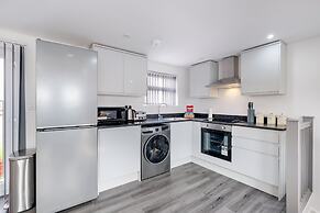 Newly Converted 3 Bed Apt. in Hounslow