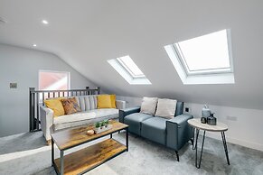 Newly Converted 3 Bed Apt. in Hounslow
