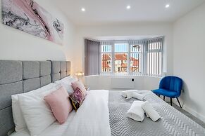 Newly Converted 3 Bed Apt. in Hounslow
