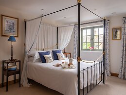 Cottage in Kingham With Private Pool