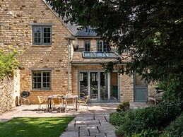 Cottage in Kingham With Private Pool