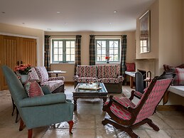 Cottage in Kingham With Private Pool