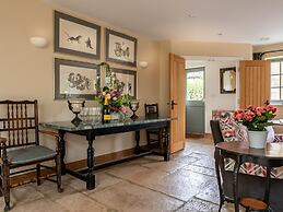 Cottage in Kingham With Private Pool