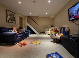 Cottage in Kingham With Private Pool