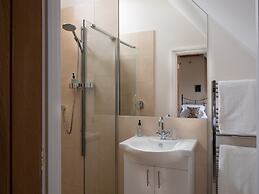 Cottage in Kingham With Private Pool