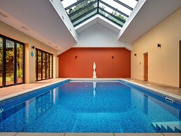 Cottage in Kingham With Private Pool