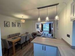 Charming 3-bed Cottage - Private Garden & Parking