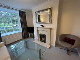 Charming 3-bed Cottage - Private Garden & Parking