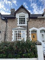 Charming 3-bed Cottage - Private Garden & Parking