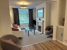 Charming 3-bed Cottage - Private Garden & Parking