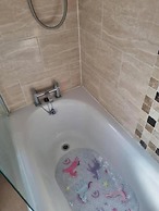 Gillingham Retreat - Spacious 4 Bedroom House