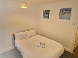 Gillingham Retreat - Spacious 4 Bedroom House