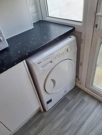 Gillingham Retreat - Spacious 4 Bedroom House