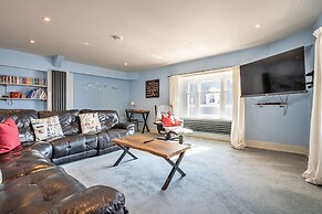 Apartment in Beaumaris With Snowdonia Views