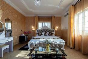 Amazing Grace Hotel & Suites