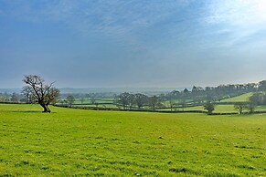 Spacious Cottage in North Cheriton, No Deposit