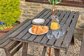 Spacious Cottage in North Cheriton, No Deposit