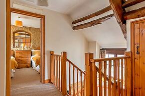 Spacious Cottage in North Cheriton, No Deposit