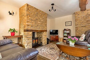 Spacious Cottage in North Cheriton, No Deposit