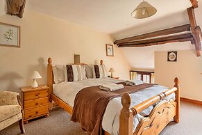 Spacious Cottage in North Cheriton, No Deposit