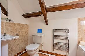 Spacious Cottage in North Cheriton, No Deposit