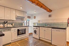 Spacious Cottage in North Cheriton, No Deposit
