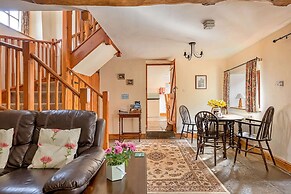 Spacious Cottage in North Cheriton, No Deposit