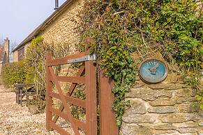 Spacious Cottage in North Cheriton, No Deposit