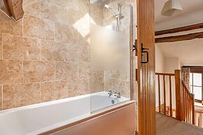 Spacious Cottage in North Cheriton, No Deposit