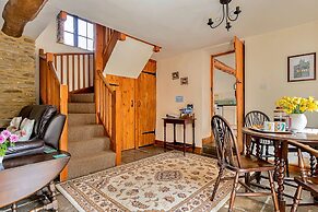 Spacious Cottage in North Cheriton, No Deposit