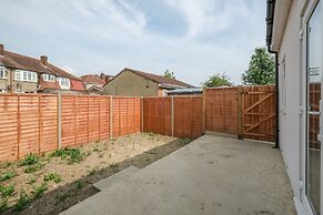 Newly Converted 2BDR 1BA APT in Hounslow