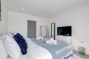 Newly Converted 2BDR 1BA APT in Hounslow